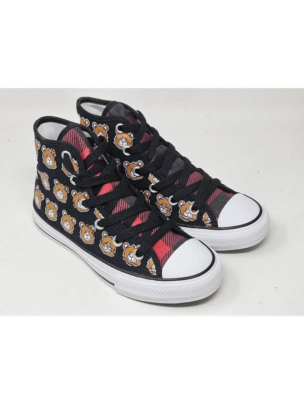 Converse Youth Size 13 Chuck Taylor All Star Bear Head Print Black Flannel